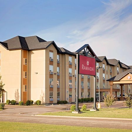 Ramada By Wyndham Cold Lake Экстерьер фото