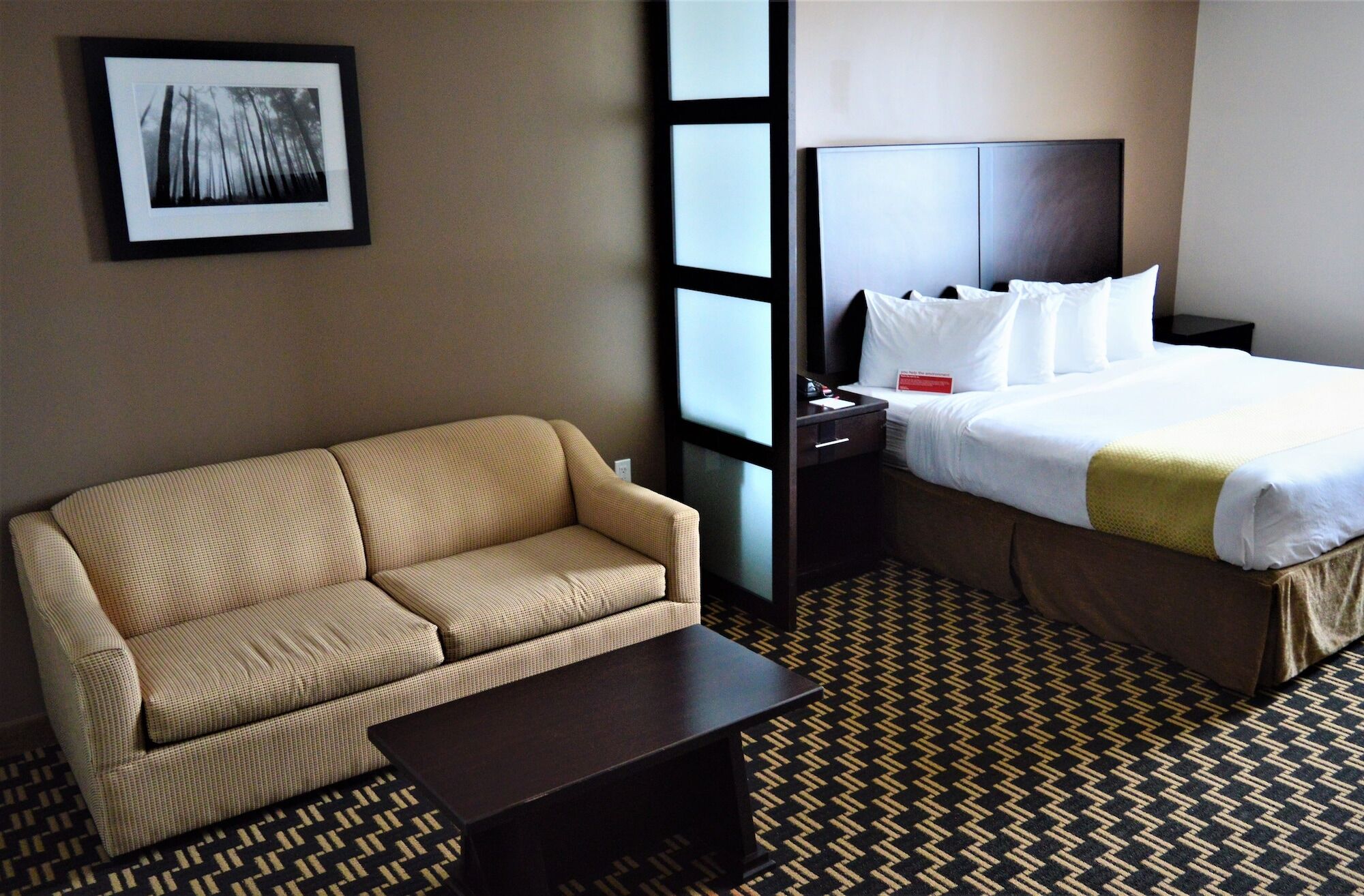 Ramada By Wyndham Cold Lake Экстерьер фото